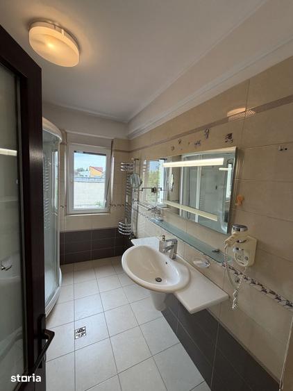Casă cu 8 camere cu Teren 954 Mp în Andronache