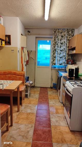 Apartament cu 4 camere în Obor