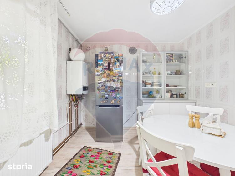 Apartament cu 4 camere de vanzare, Centrala proprie, 13 Septembrie - 18