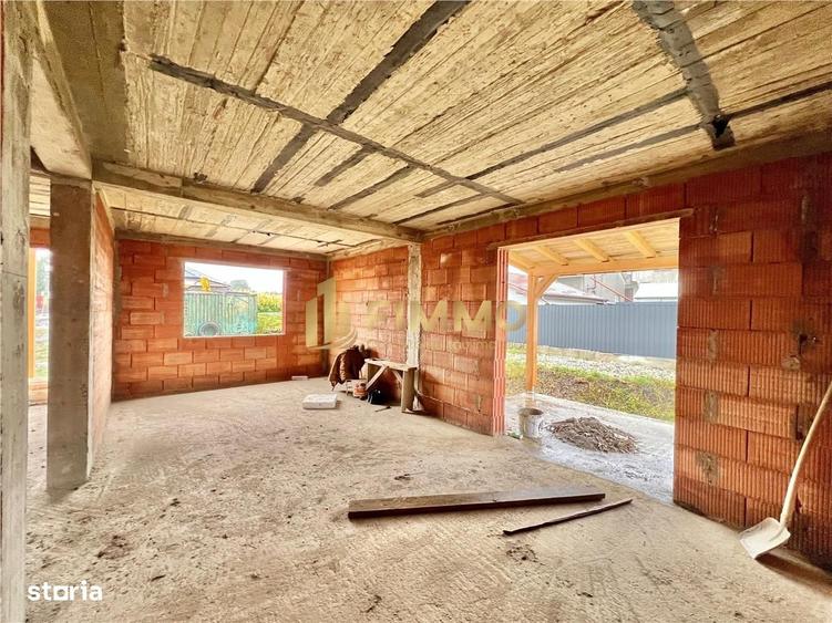 Casă cu 4 camere în Bulai