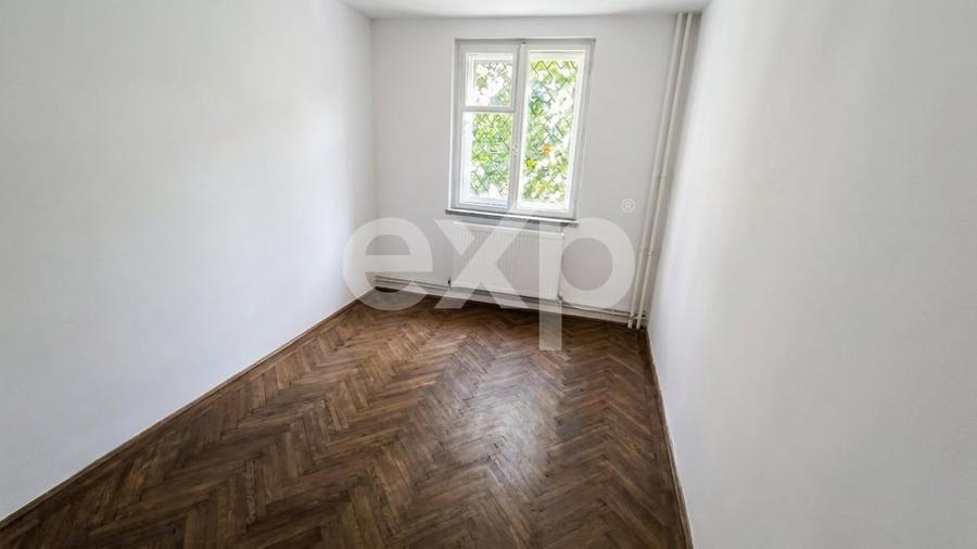 Apartament cu 4 camere decomandat în Central