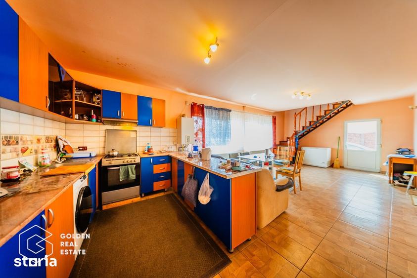 Casă cu 7 camere cu Teren 500 Mp în Sânmihaiu Român