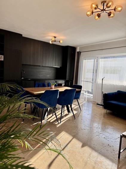 Apartament cu 3 camere semidecomandat în Florești