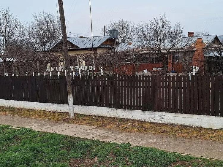 Casă cu 5 camere cu Teren 1200 Mp în Alexeni