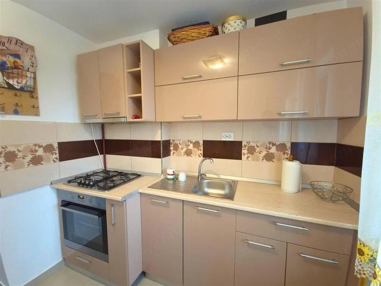 Apartament cu 2 camere semidecomandat în Căzănești (Râmnicu Vâlcea)