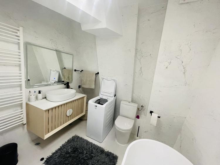 Apartament cu 3 camere semidecomandat, mobilat în Zorilor