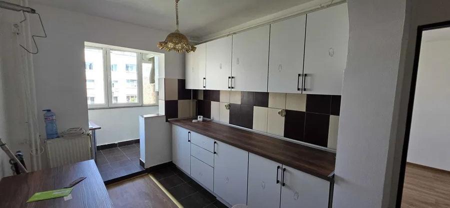 Apartament cu 3 camere decomandat, mobilat în Rahova