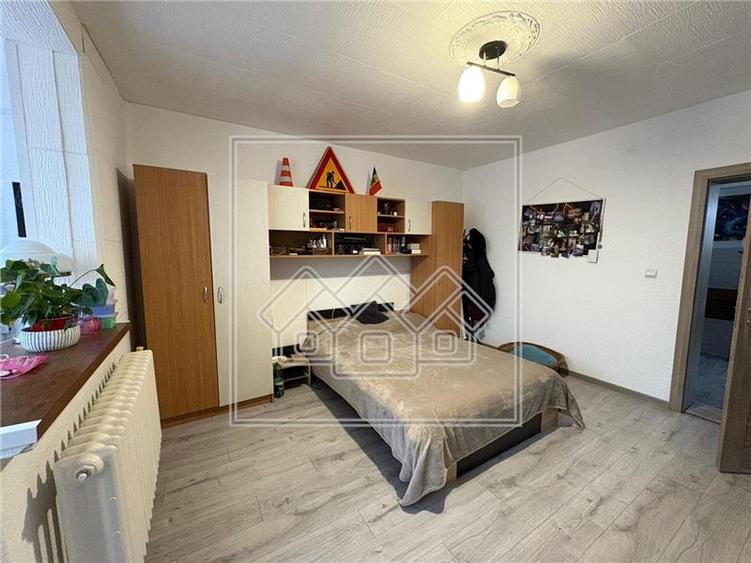 Apartament cu 4 camere decomandat în Lazaret