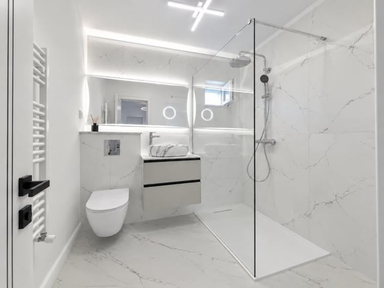 Apartament cu 2 camere decomandat în Noua
