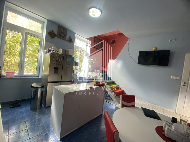Apartament cu 4 camere decomandat, mobilat în Central