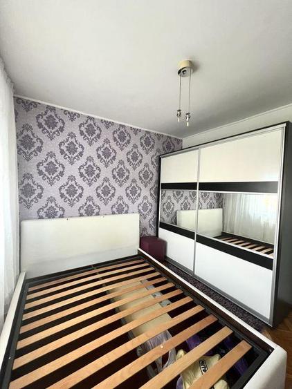 Apartament cu 3 camere decomandat în Nicolina