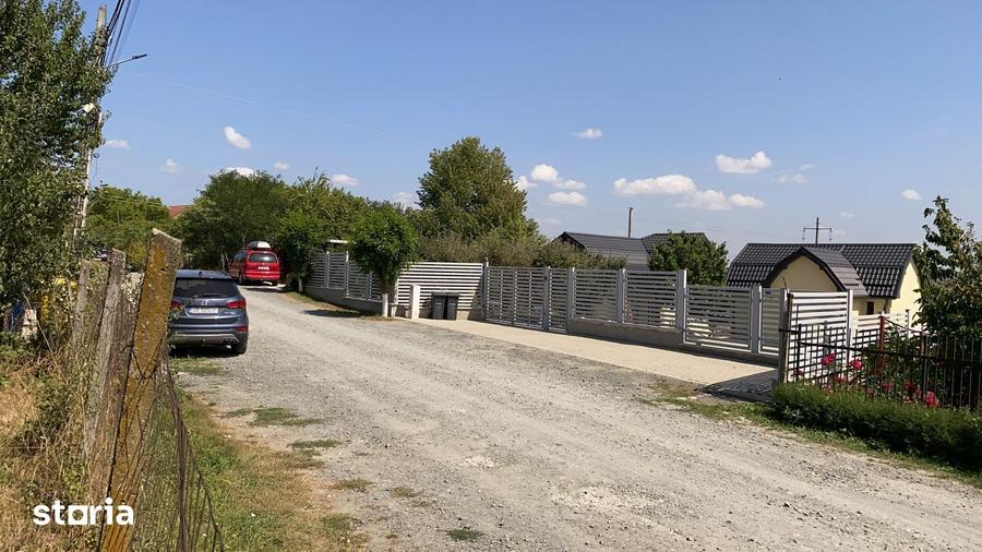 Teren de 2000 mp, în Roșia