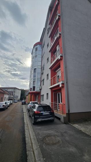 Apartament cu 2 camere decomandat în Rogerius