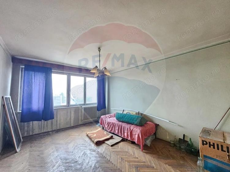 Apartament cu 3 camere decomandat în Central