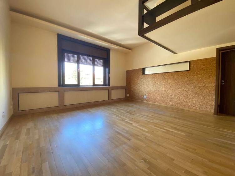 Apartament cu 4 camere decomandat, mobilat în Central