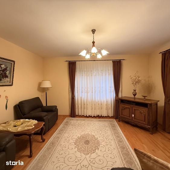 Casă cu 6 camere cu Teren 1850 Mp în Groși