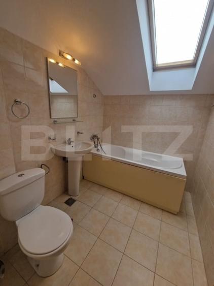 Apartament cu 3 camere decomandat în Periferie
