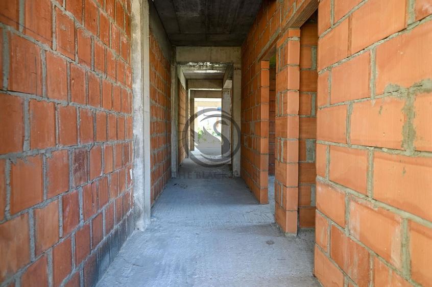 Casă individuală cu 5 camere cu Canalizare în Central