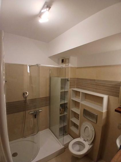 Apartament cu 4 camere decomandat în Est