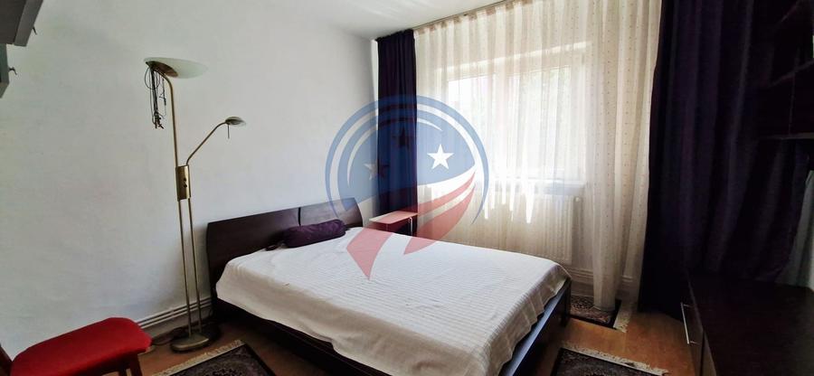Apartament cu 3 camere decomandat, mobilat în Lăpuș Argeș