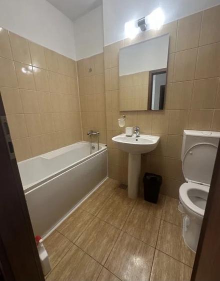 Garsonieră decomandată în Titan