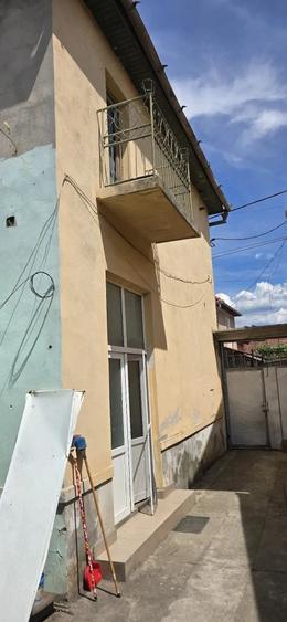 Casă cu 2 camere cu Teren 944 Mp în Central
