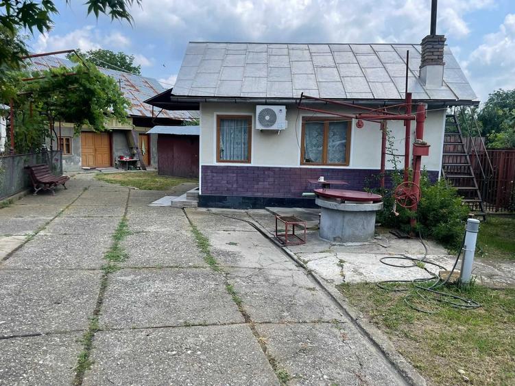 Casă cu 4 camere în Ghirdoveni