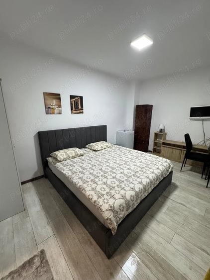 Garsonieră decomandată în Roșu