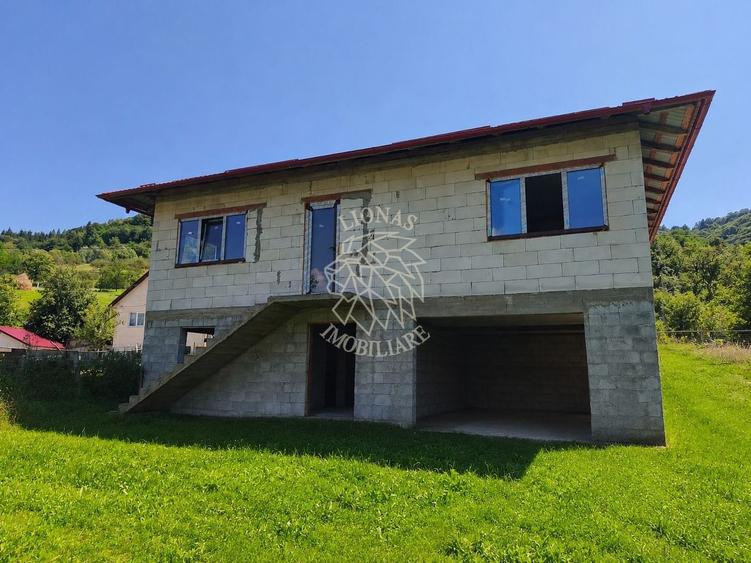 Casă individuală cu 4 camere cu Canalizare în Poiana Ilvei