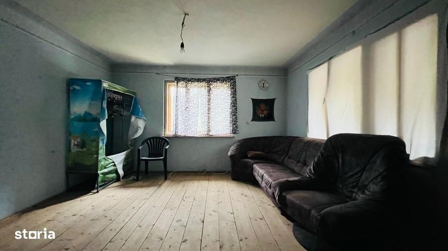 Casă cu 4 camere cu Teren 240 Mp în Central