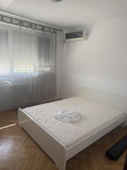 Apartament cu 2 camere semidecomandat, mobilat în 1 Mai