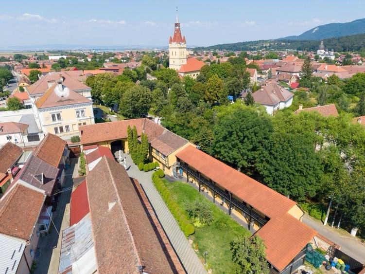 Casă cu 4 camere în Cristian