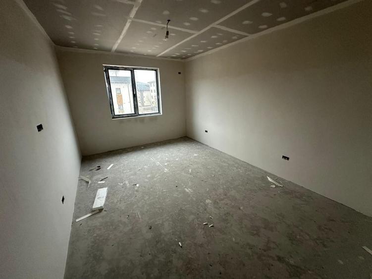 Duplex cu 6 camere cu Canalizare în Fundeni