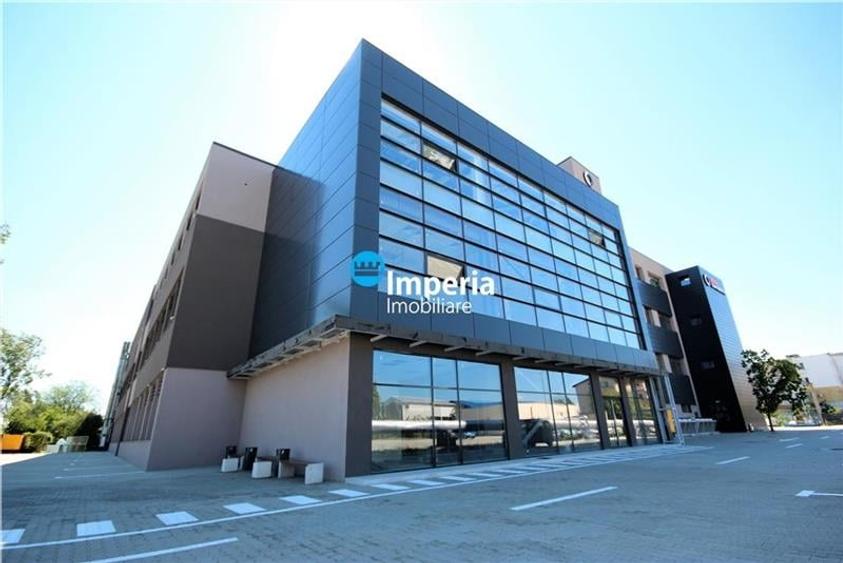 Spațiu comercial, de 1,200 mp, în Baza 3