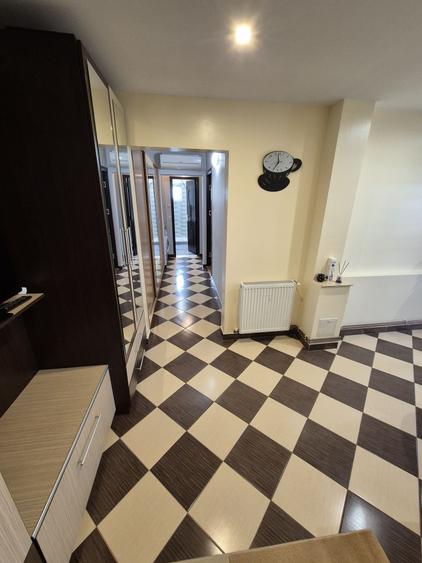 Apartament cu 3 camere decomandat în Cornitoiu