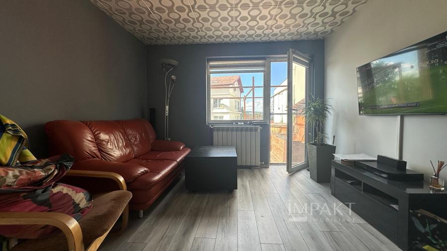 Casă individuală cu 10 camere decomandat cu Canalizare în Central