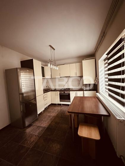 Apartament cu 5 camere semidecomandat, mobilat în Lazaret