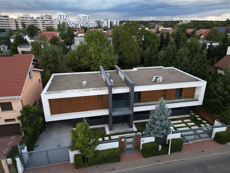 Casă individuală cu 6 camere cu Canalizare în Ultracentral