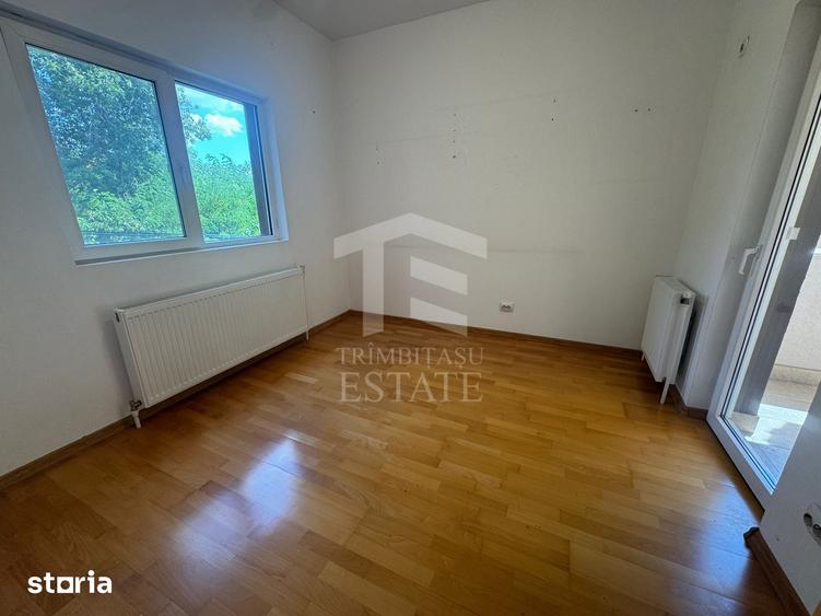 Casă cu 8 camere cu Teren 387 Mp în Central