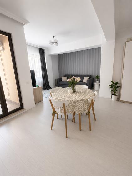 Apartament cu 3 camere decomandat în Faleza Nord