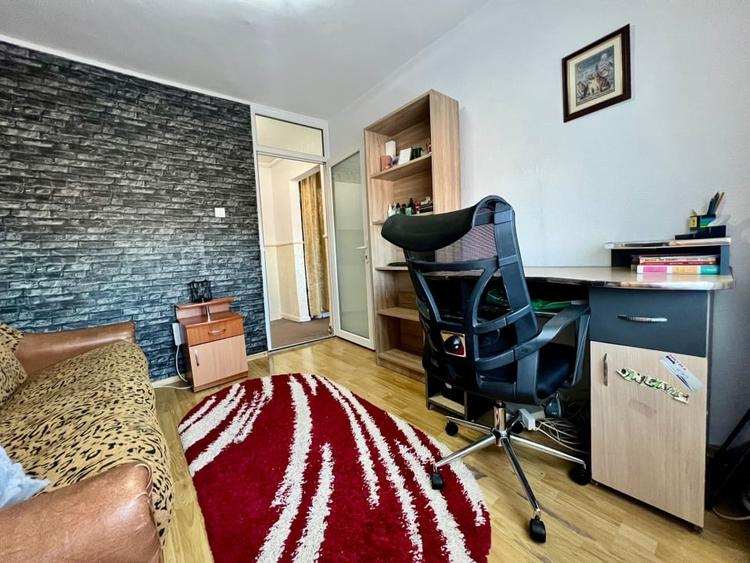 Apartament cu 3 camere decomandat, mobilat în Tecuci