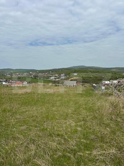 Teren Construcții intravilan de 922 mp, în Est