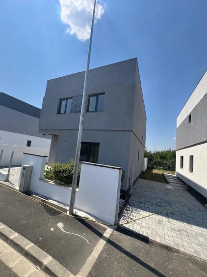 Casă cu 5 camere cu Teren 180 Mp în Giarmata