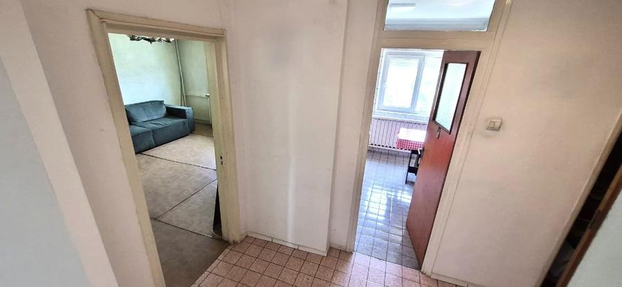 Apartament cu 3 camere decomandat în Tei