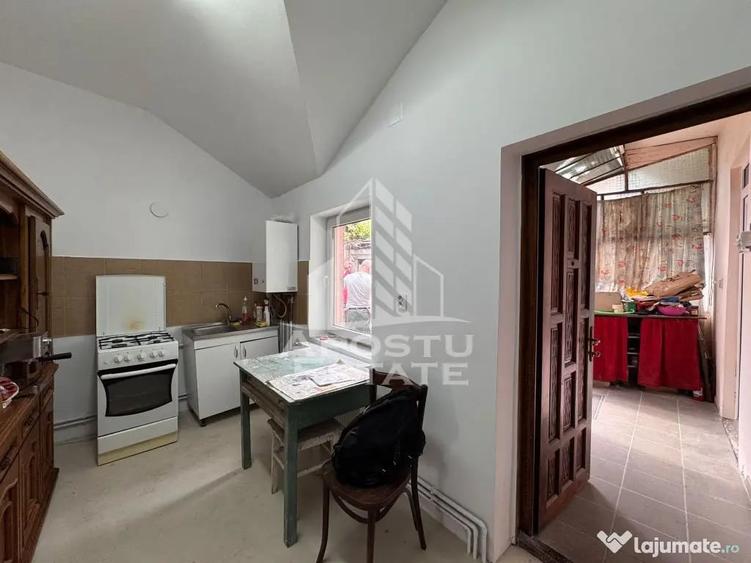 Apartament cu 5 camere semidecomandat în Bălcescu