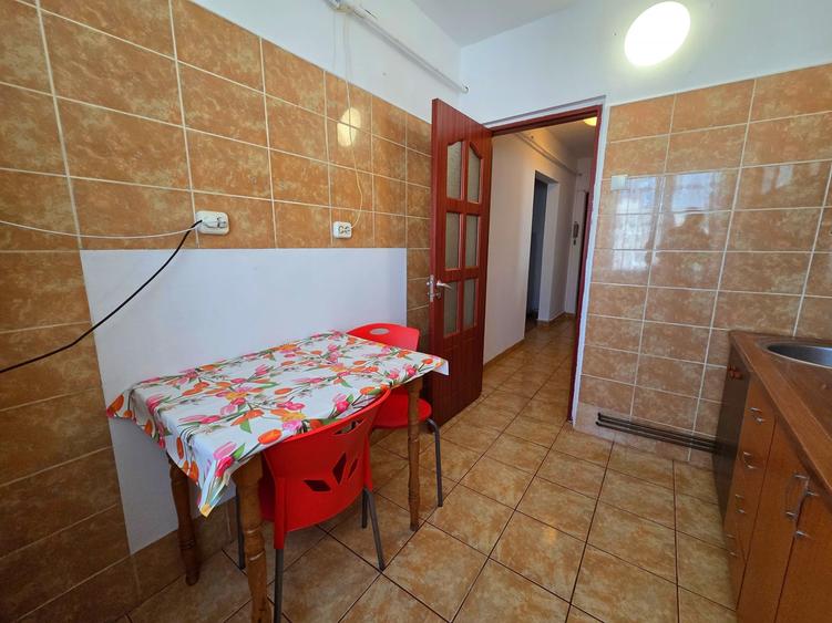 Apartament cu 2 camere decomandat, mobilat în Mircea cel Bătrân