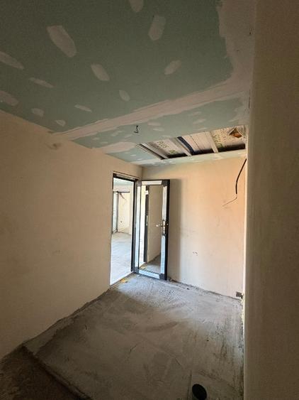 Casă individuală cu 5 camere cu Teren 648 Mp în Central