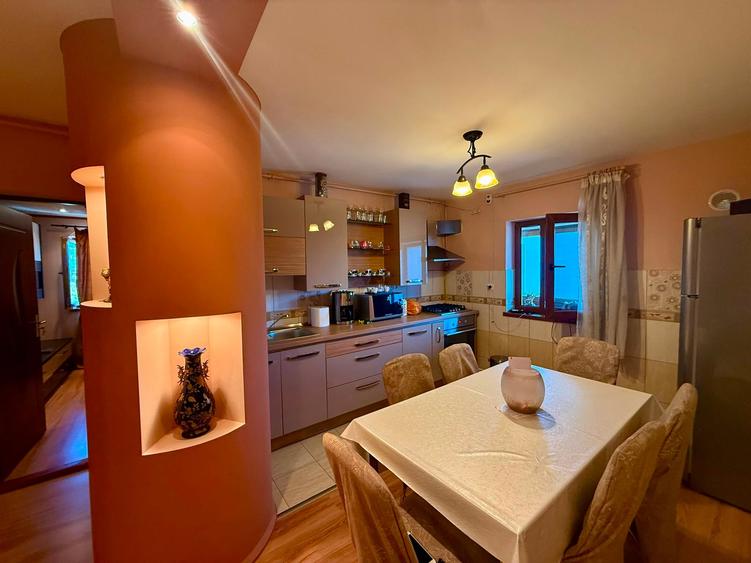 Apartament cu 2 camere decomandat în Liliacului