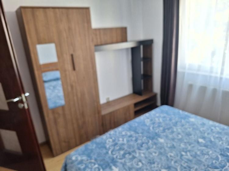 Apartament cu 3 camere semidecomandat în Exterior Vest