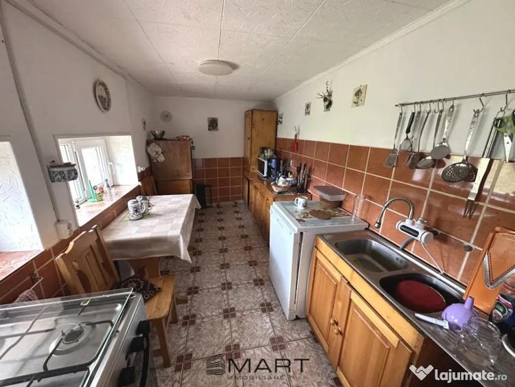 Casă cu 8 camere cu Teren 800 Mp în Central
